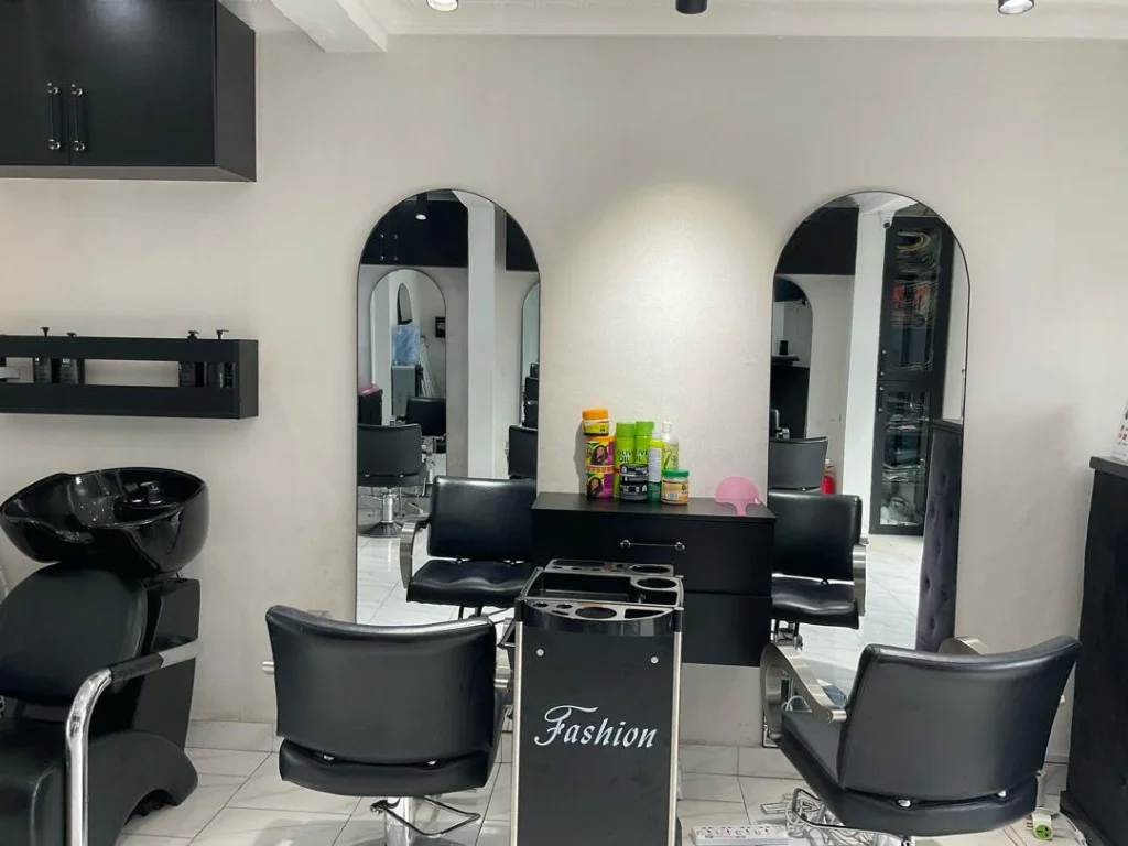 SS BRAIDS GH (ssbraidsgh) - Premier Hair Braiding & Knotless Braids Salon in Accra