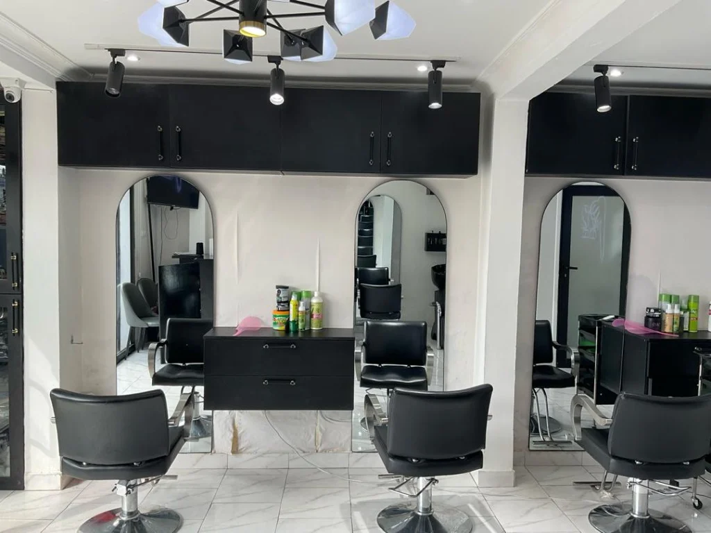 SS BRAIDS GH (ssbraidsgh) - Premier Hair Braiding & Knotless Braids Salon in Accra